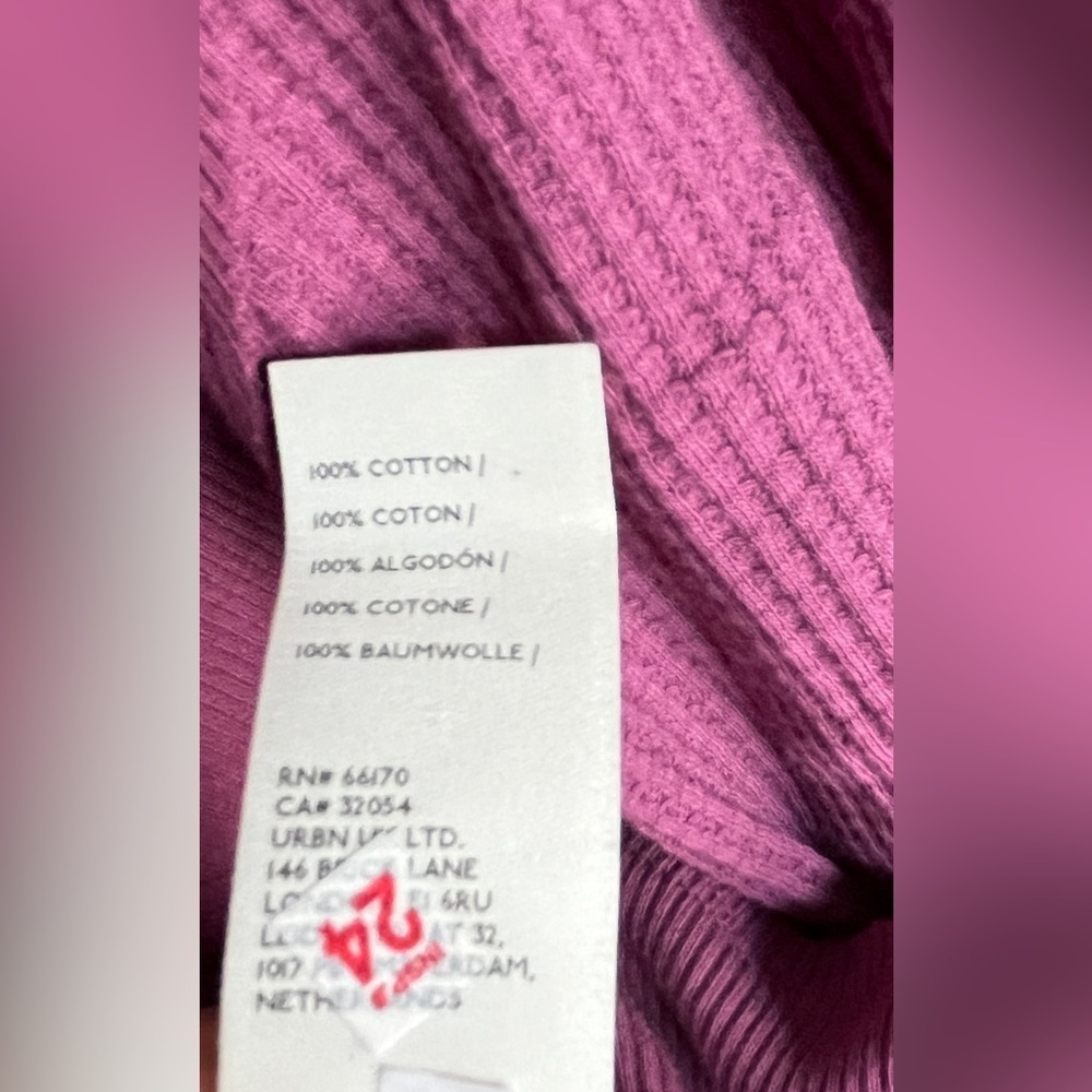 Free People Santa Clara Oversized Waffle V Neck Thermal in Mulberry S NWT - Picture 12 of 13